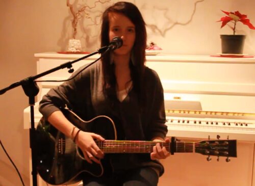 "Monsoon" av Tokyo hotel. 21. desember 2012 (Takk til Charlotte for info om låten.)