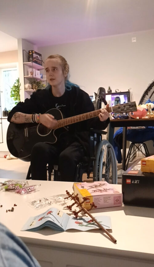 "Me and my broken heart" - Rixton. Det aller siste opptaket på gitar. Juni 2024. (Takk til Camilla for info om låten.)